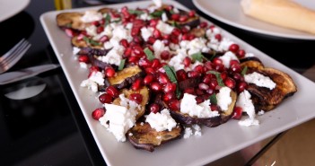 Salade d’aubergines à la feta et aux graines de grenade