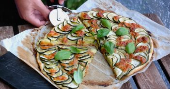 Tarte fine de courgettes au basilic et la mozzarella