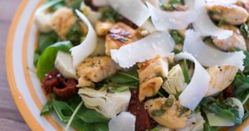 Salade de poulet mariné au citron vert et au miel