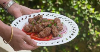 Kefta Mechwia à la marocaine cuite au charbon de bois