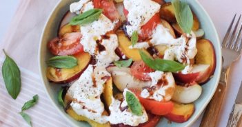 Salade de nectarines, tomates et burrata