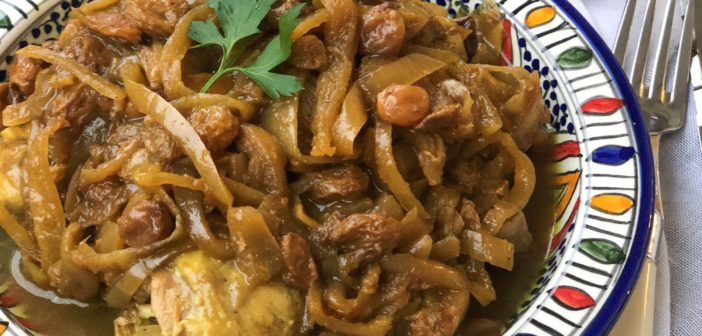 Tajine de poulet aux oignons et raisins secs