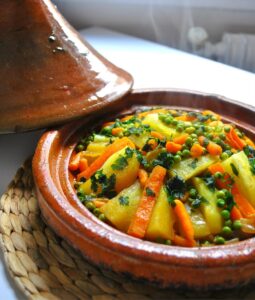 Tajine de carottes, petits pois et pommes de terre