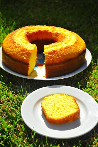 Ingrédients :1 yaourt (se servir du pot pour les autres mesures)2 pots de sucre1/2 pot…