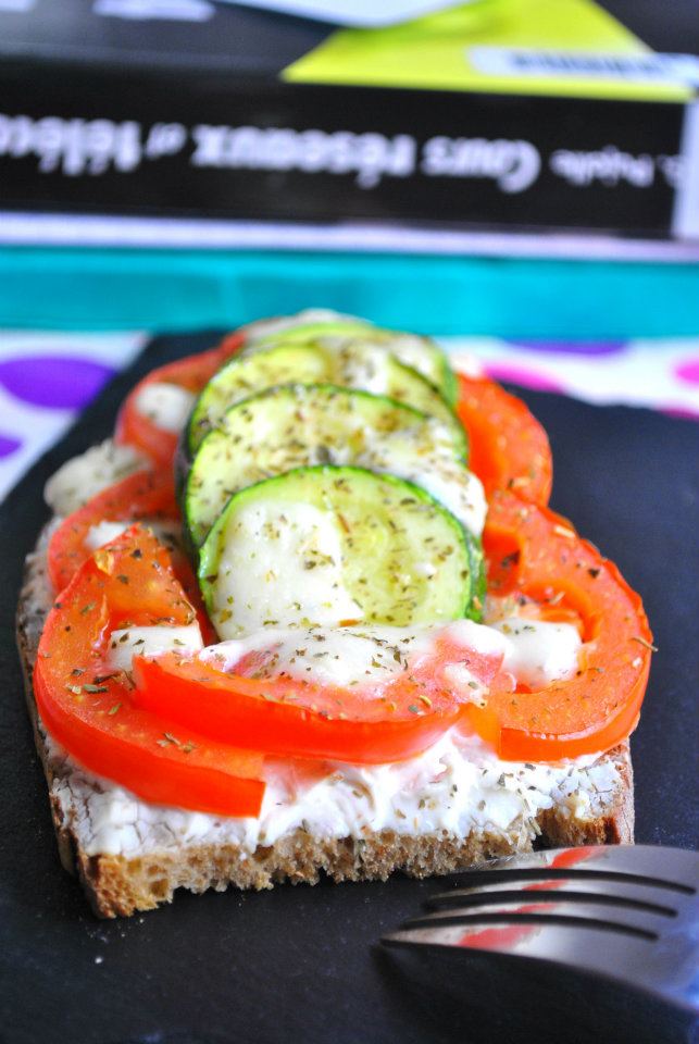 tartine - Tartine Végétarienne au Fromage de chèvre, tomate et courgette