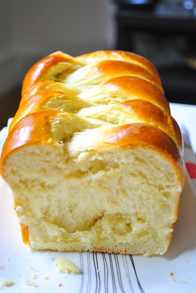 Badigeonnez votre brioche de jaune d’oeuf et laissez-la lever une quarantaine de…