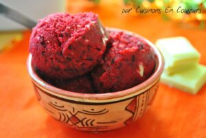 Glace aux Fruits Rouges et éclats de chocolat blanc… et SANS sorbetière!