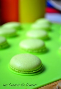 DSC_0647-205x300 - Macarons au citron jaune et citron vert : recette avec la meringue italienne