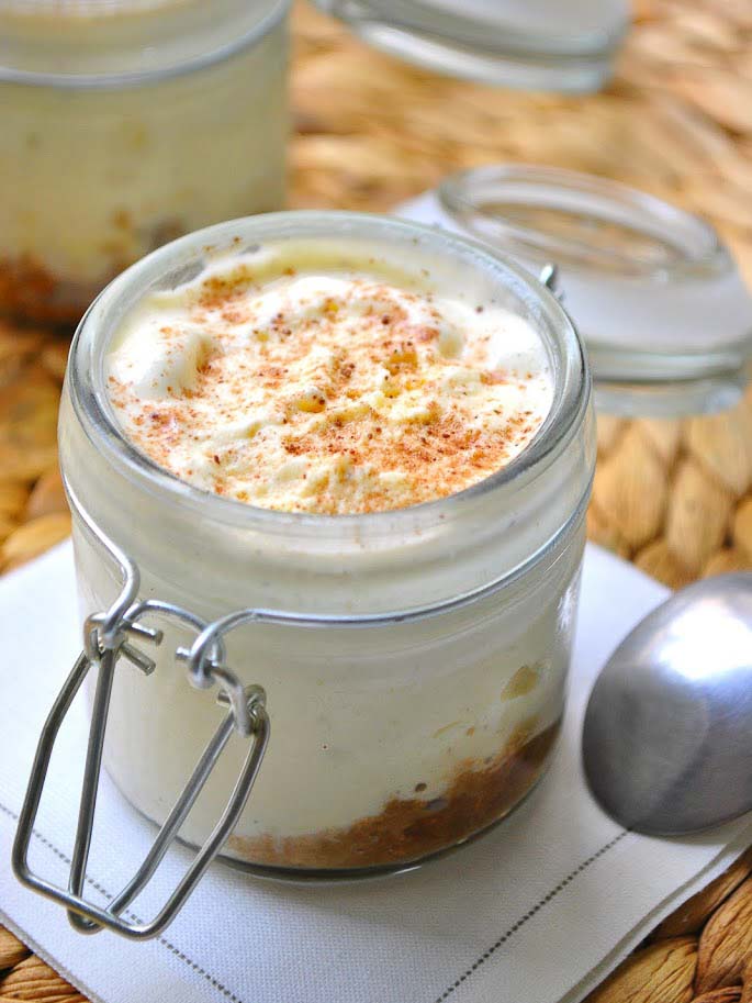 Verrine glacée à la vanille et au café, comme un tiramisu
