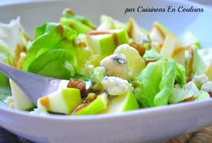 roquefort-salade-300x203 - Salade aux Roquefort, pomme Granny Smith et raisins secs