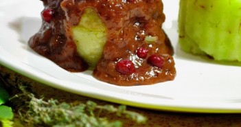 Paupiette de dinde, sauce aux airelles et son écrasé de pommes de terre aux éclats de girolles