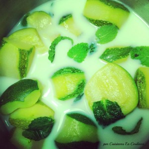 IMG_1693-5B1-5D-300x300 - Velouté de courgettes à la menthe et à la vache qui rit