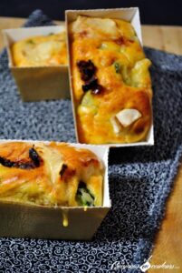 Cake salé aux courgettes, tomates séchées et fromage de chèvre en souvenir de l’été!