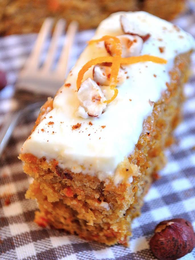 Carrot cake aux pommes et aux noisettes : une recette moelleuse