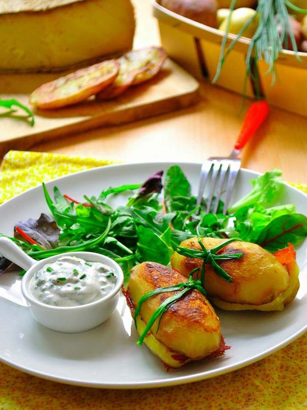 Pommes de terre farcies à la Tomme de Savoie et à la viande de grison