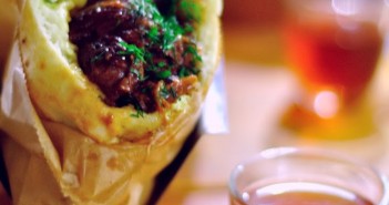 Miznon, le royaume de la pita est dans le Marais