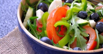 Salade anti-oxydante : Roquette, tomates, mozzarella, poivrons… et myrtilles!