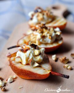 Poires grillées, crème de Roquefort, miel, noix et noisettes