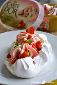 Vacherin express avec la glace Carte d’Or Façon Glacier Fraise et morceaux de meringue