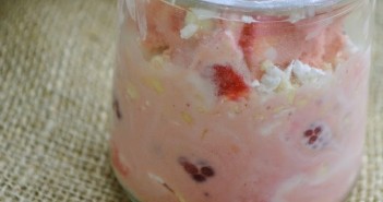Eton mess aux framboises et glace Carte d’or façon fraise et morceaux de meringue