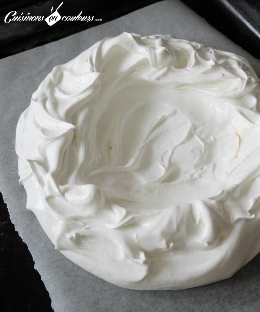 meringue-pavlova-856x1024 - Pavlova aux fruits pour utiliser les restes de blancs d'oeufs !