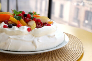 Pavlova aux fruits pour utiliser les restes de blancs d’oeufs !