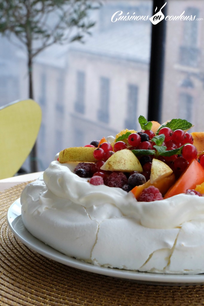 pavlova-aux-fruits-facile-682x1024 - Pavlova aux fruits pour utiliser les restes de blancs d'oeufs !