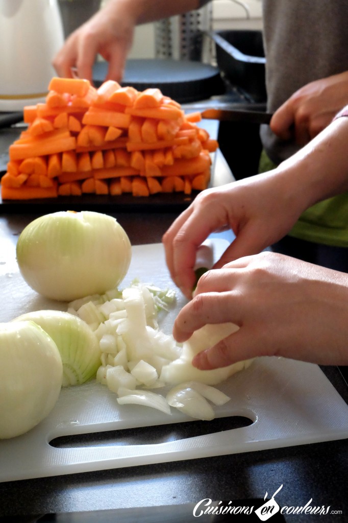 coupage-de-légumes-pour-le-tajine-de-carottes-682x1024 - Tajine de poulet aux carottes et citron confit : Version express