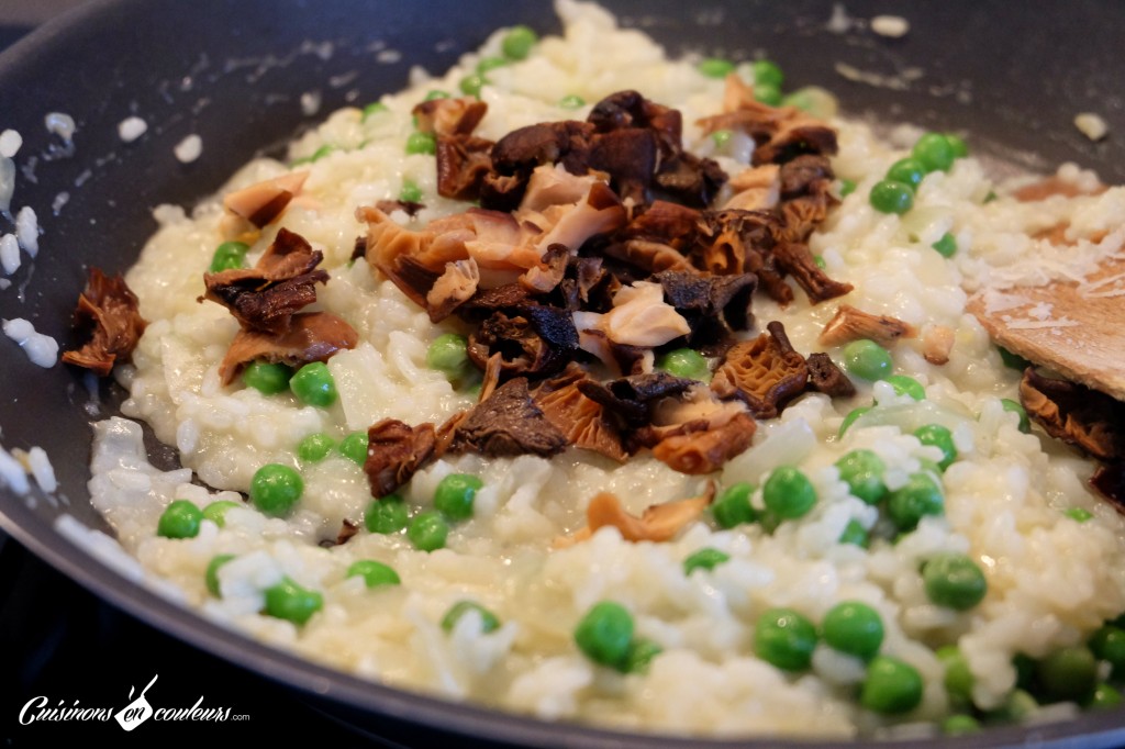 risotto express aux petits pois et champignons en cuisson