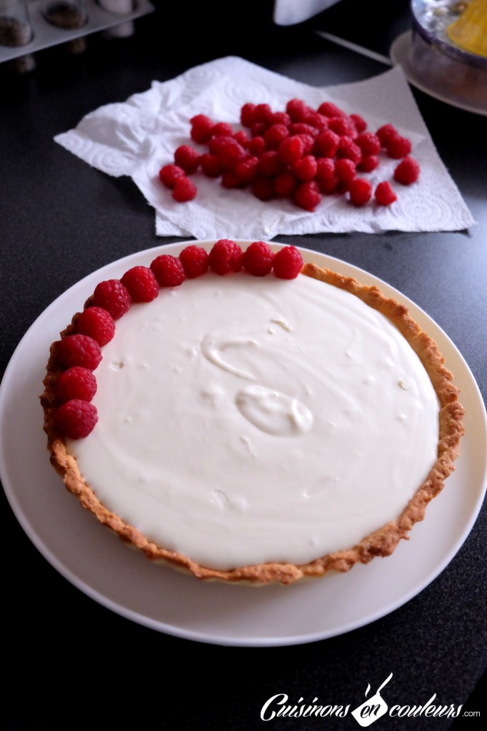 Pr%C3%A9paration-de-la-tarte-aux-framboises-682x1024 - Tarte au chocolat blanc et aux framboises