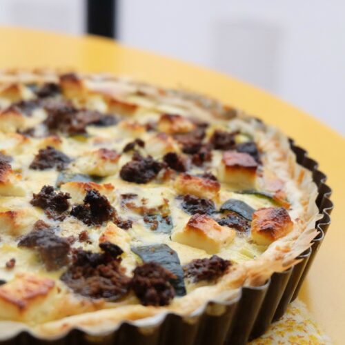 Quiche à la viande hachée, courgette et feta