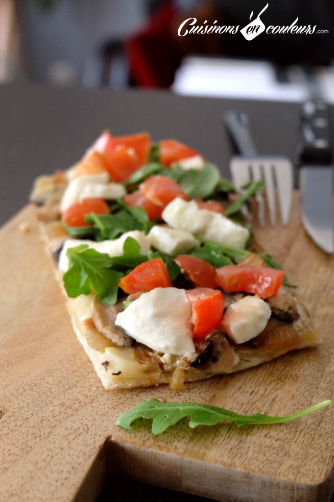 Pizza-blanche-aux-oignons-caram%C3%A9lis%C3%A9s-682x1024 - Pizza aux champignons et aux oignons caramélisés