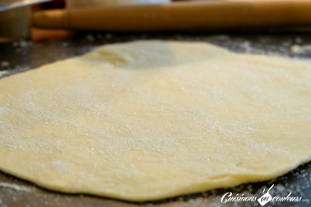 Pâte feuilletée et sucre pour faire les palmiers