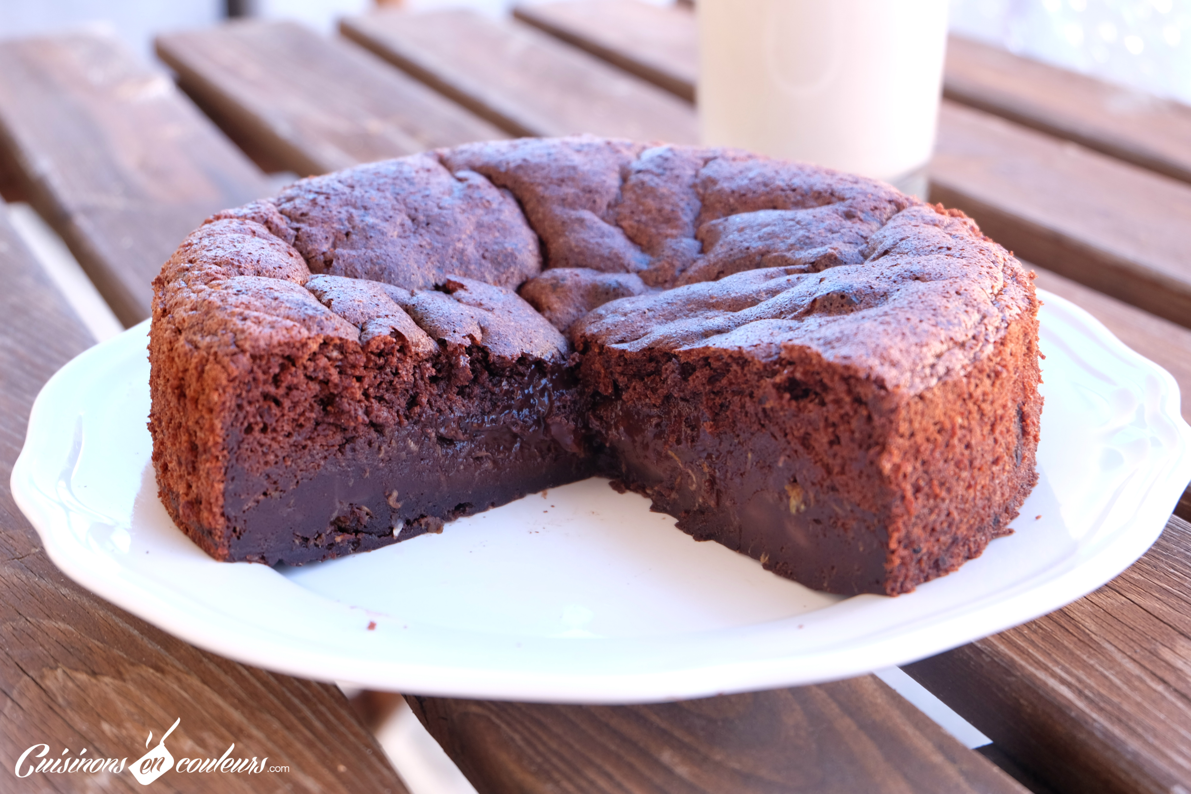 Gâteau au chocolat à tomber sans beurre et sans sucre ! - Cuisinons En  Couleurs