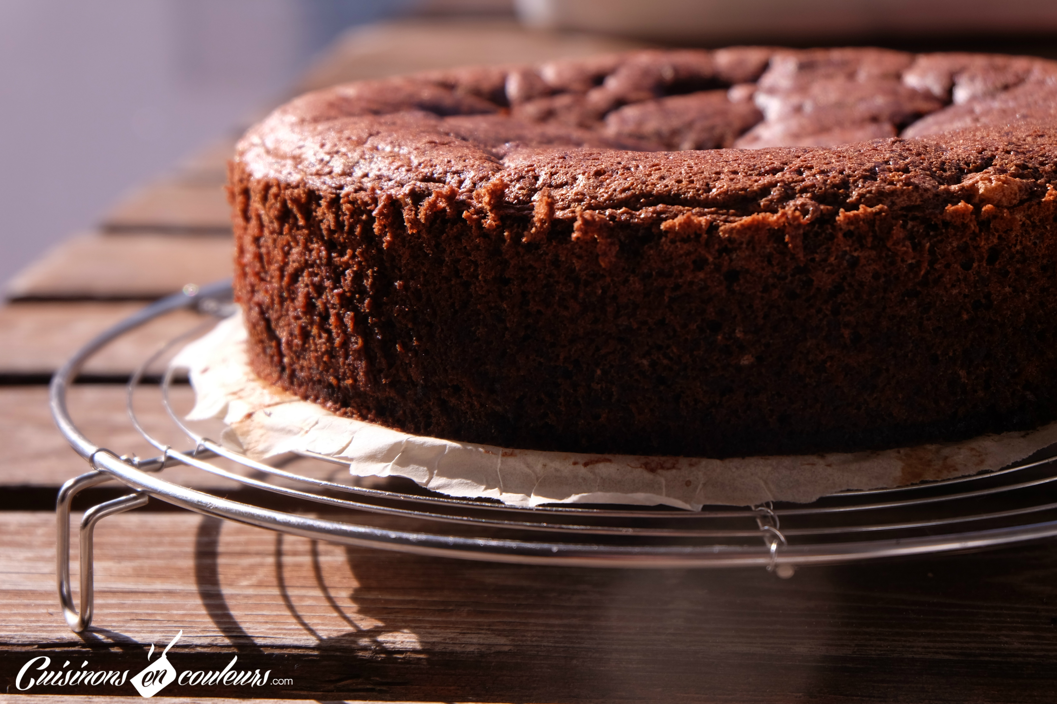 Gâteau au chocolat à tomber sans beurre et sans sucre ! - Cuisinons En  Couleurs