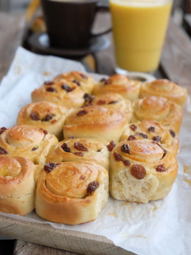 Brioche roulée aux raisins secs