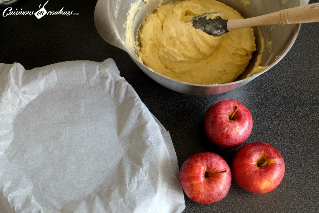 Préparation du gâteau-tarte aux pommes