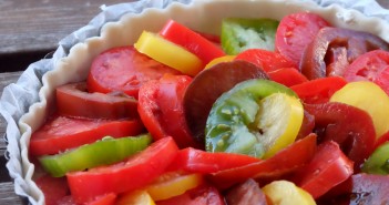 Tarte-aux-tomates-anciennes-et-au-thon-351x185 - Cuisinons En Couleurs
