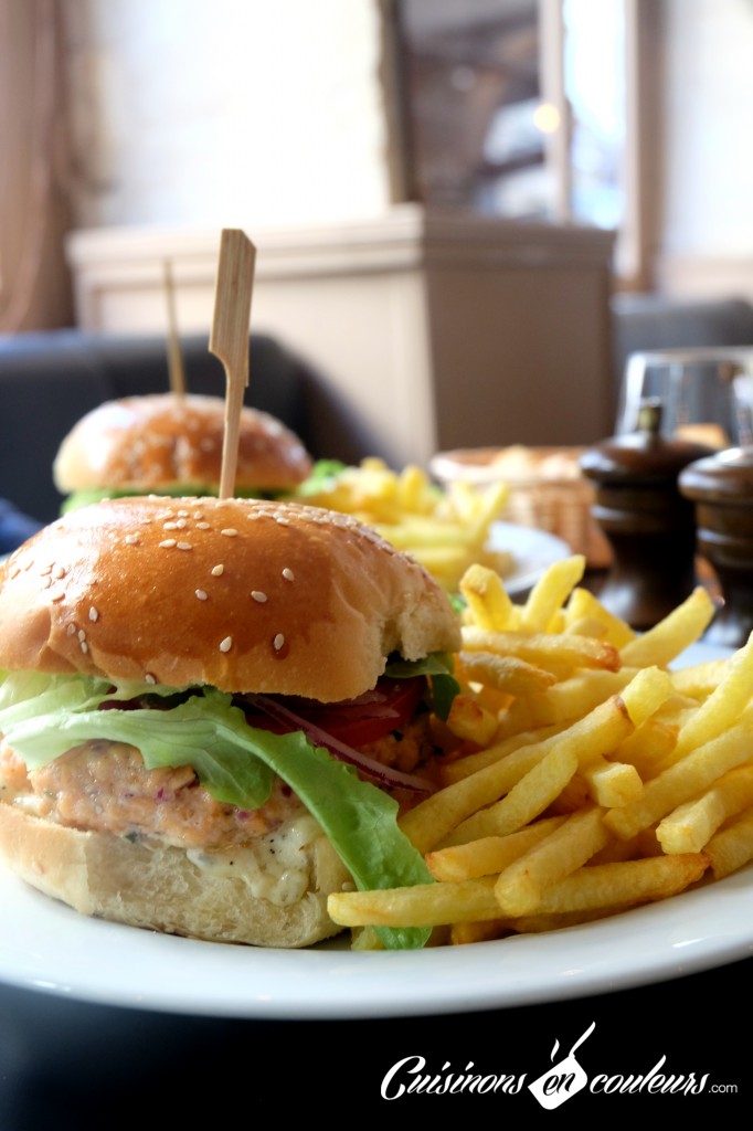 Burger au saumon ROY'S PUB