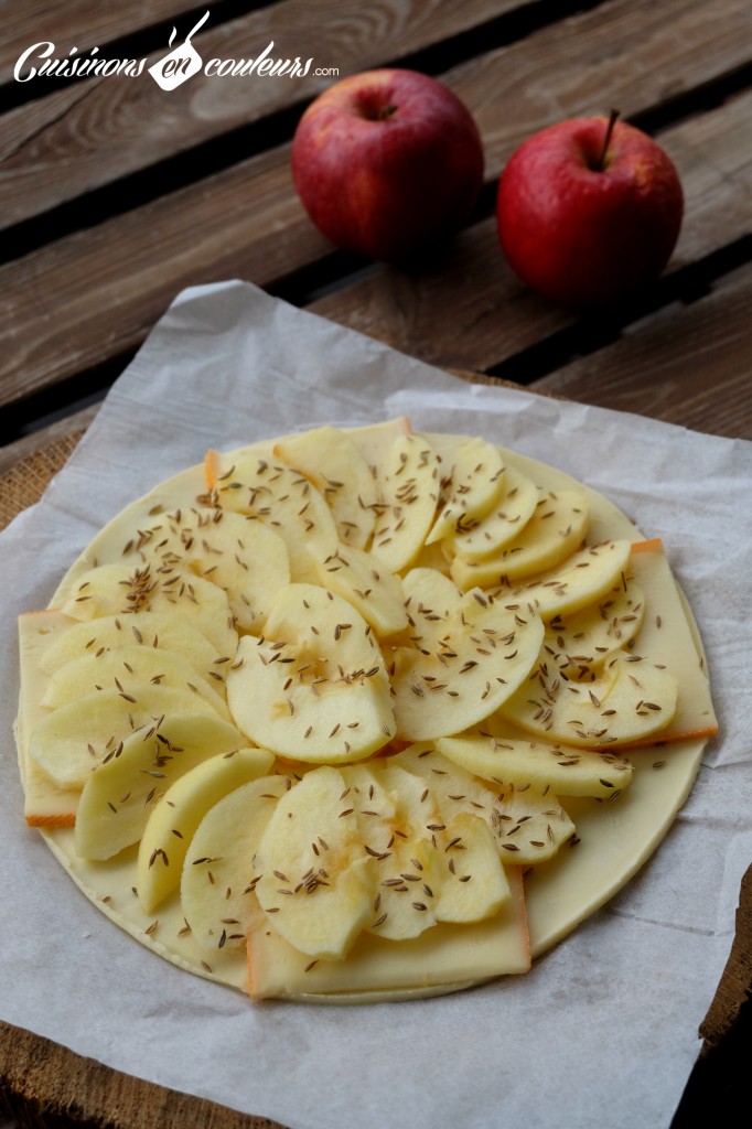 Tarte-fine-pommes-raclette1-682x1024 - Tarte fine aux pommes et à la Raclette