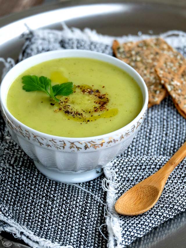 Velouté de courgettes à la boisson végétale à la noix de coco