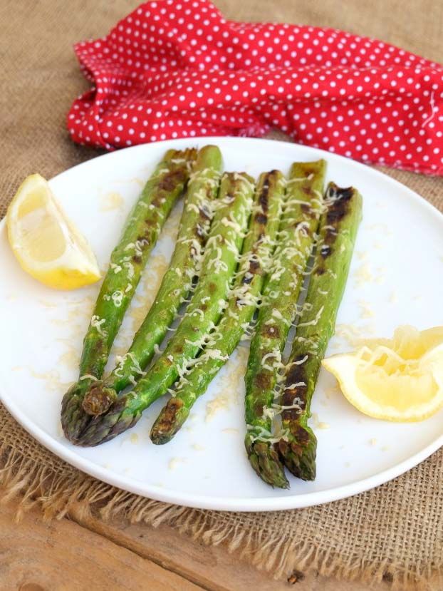Asperges grillées au fromage et au citron