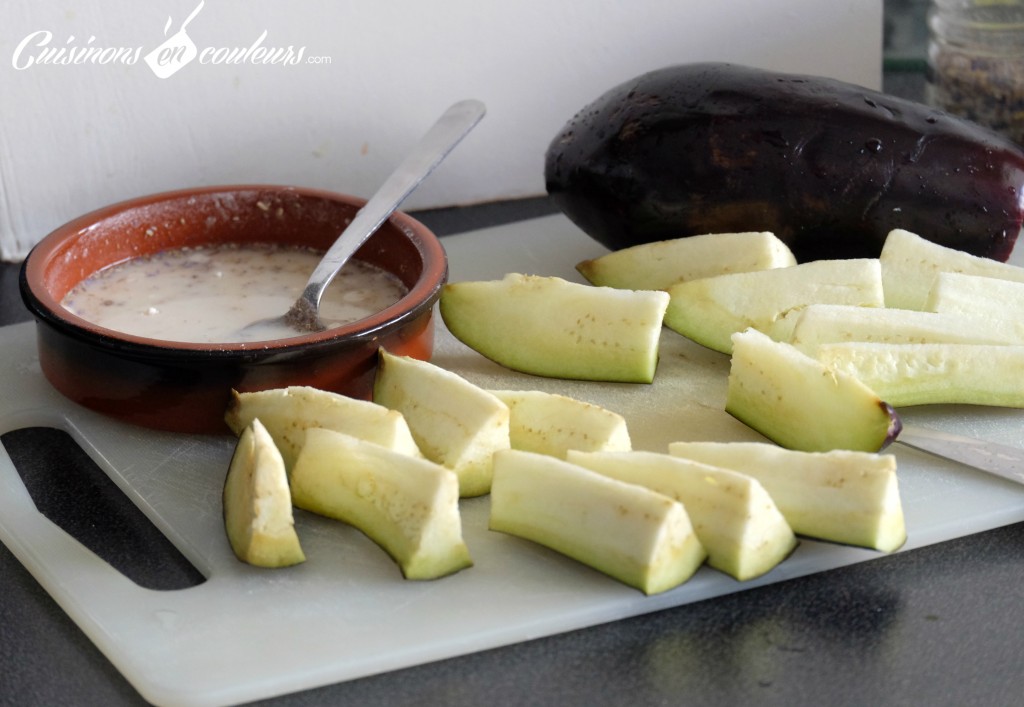 Aubergines coupees pour faire des beignets