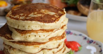 Pancakes-Recette-Martha-Stewart-351x185 - Cuisinons En Couleurs