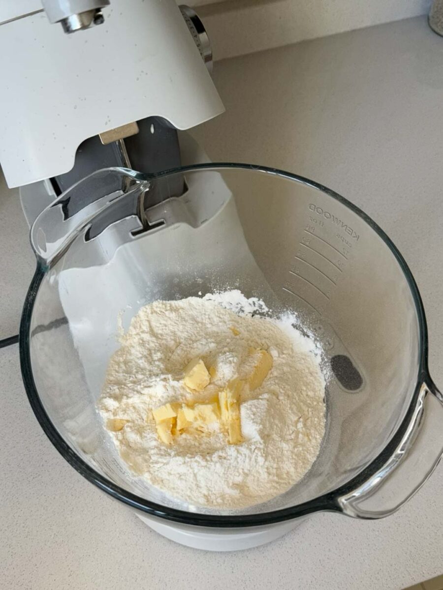 Préchauffez le four à 180°C.