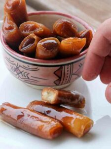Briouates dial louz (aux amandes)