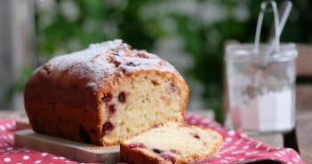 Cake-aux-cerises-351x185 - Cuisinons En Couleurs