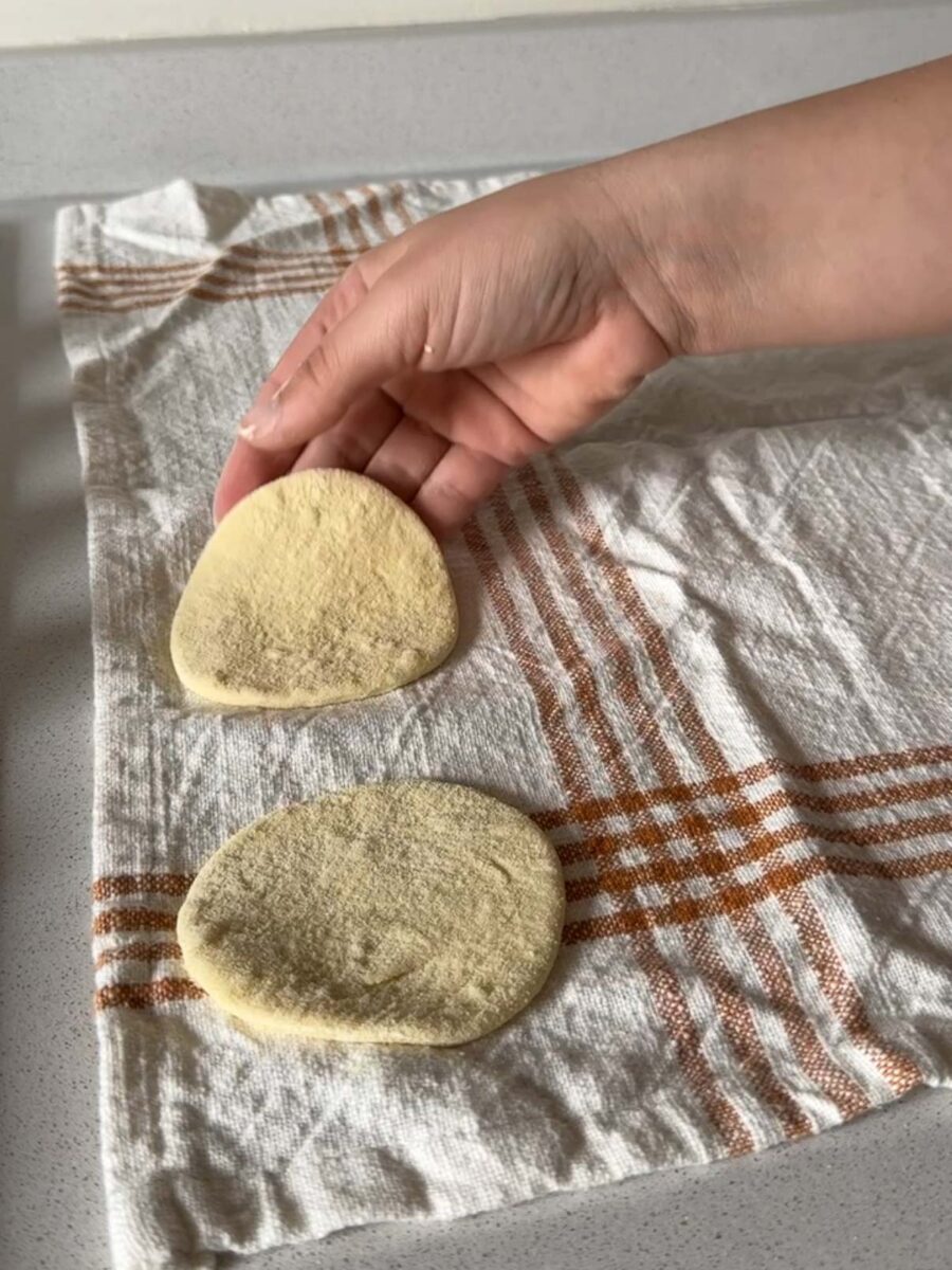 Pain traditionnel marocain cuit à la poêle : le Batbout