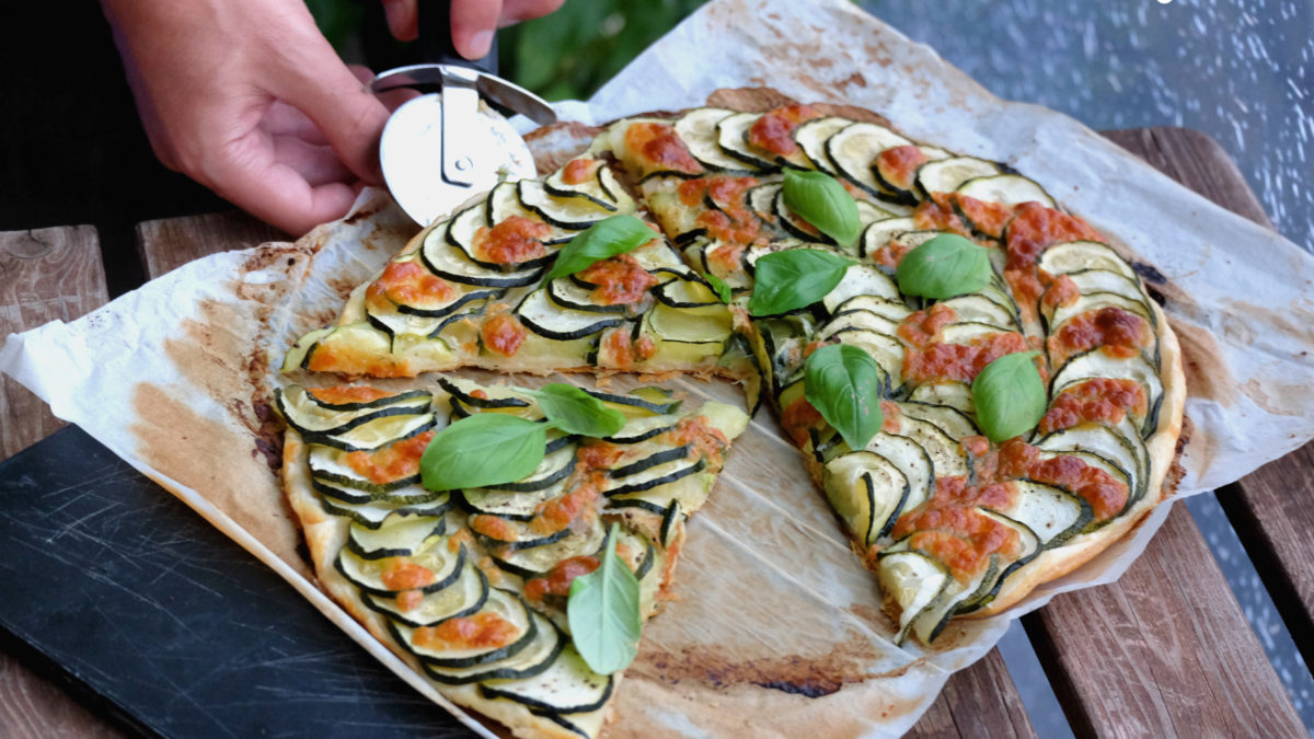 Tarte Fine De Courgettes Au Basilic Et La Mozzarella Cuisinons En Couleurs