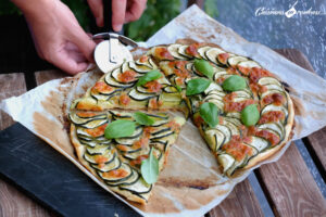 Tarte fine de courgettes au basilic et la mozzarella